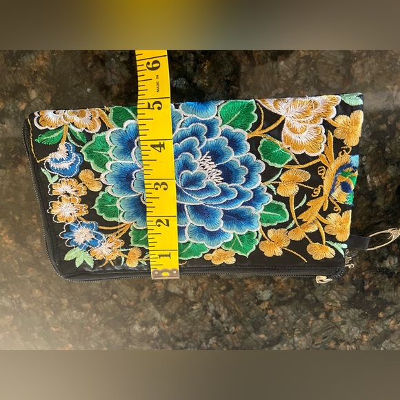 Floral embroidered zip wallet - Picture 9 of 10